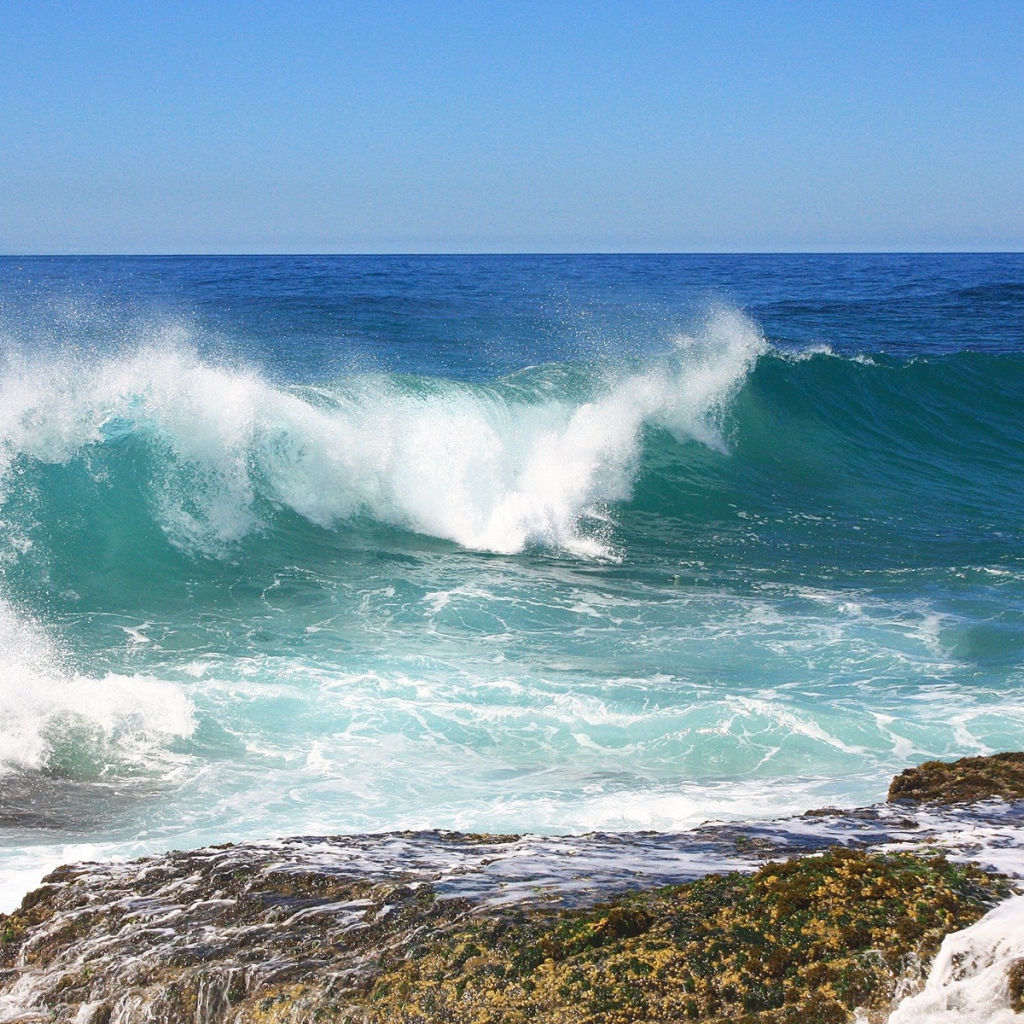 Волна прибоя бескрайнего моря