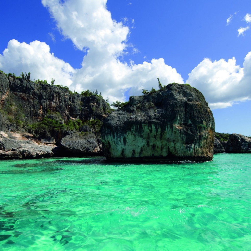 Бирюзовая вода тропического моря