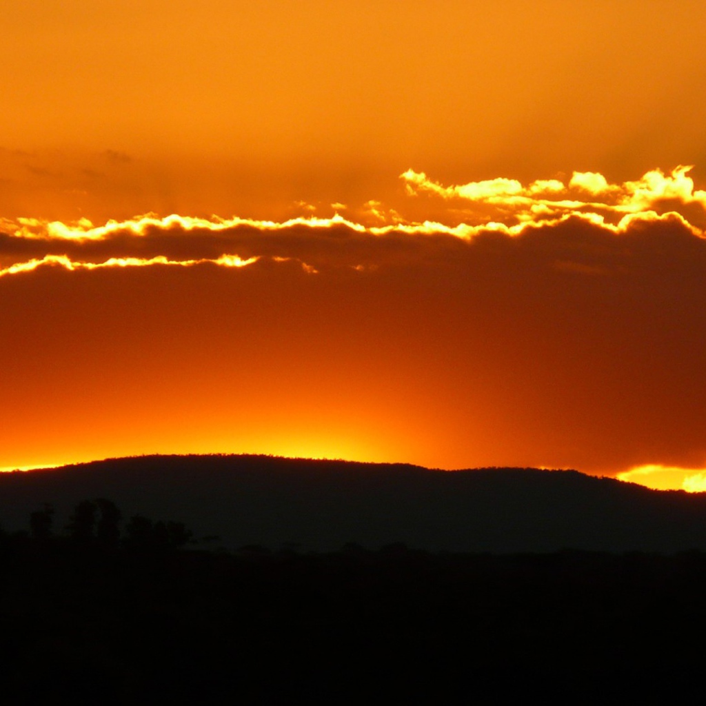 Горящие облака во время заката