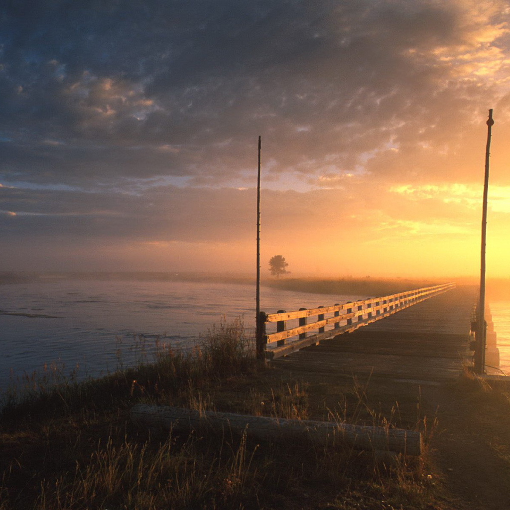 Деревянный Мост на закате