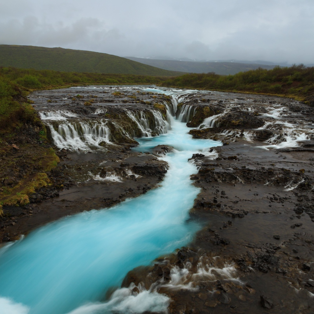 Водопад и голубая река