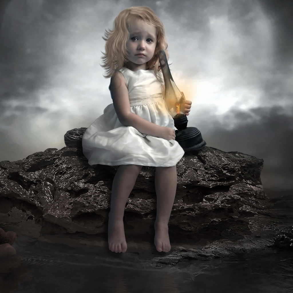 Девочка с керосиновой лампой