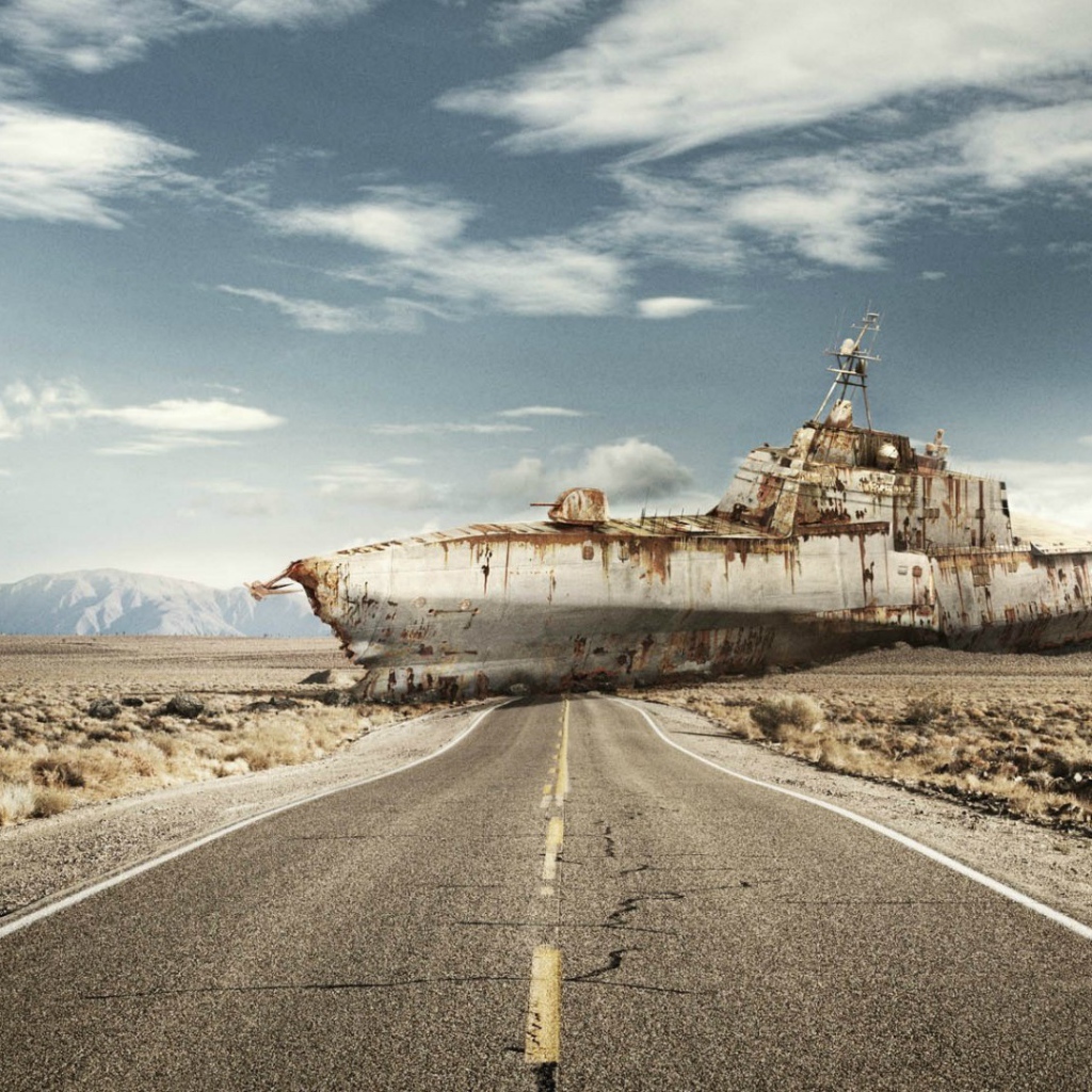 Подводная лодка в пустыне