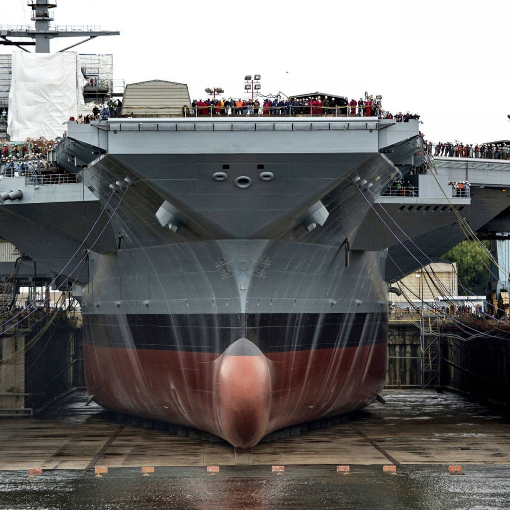 Авианосец в сухом доке