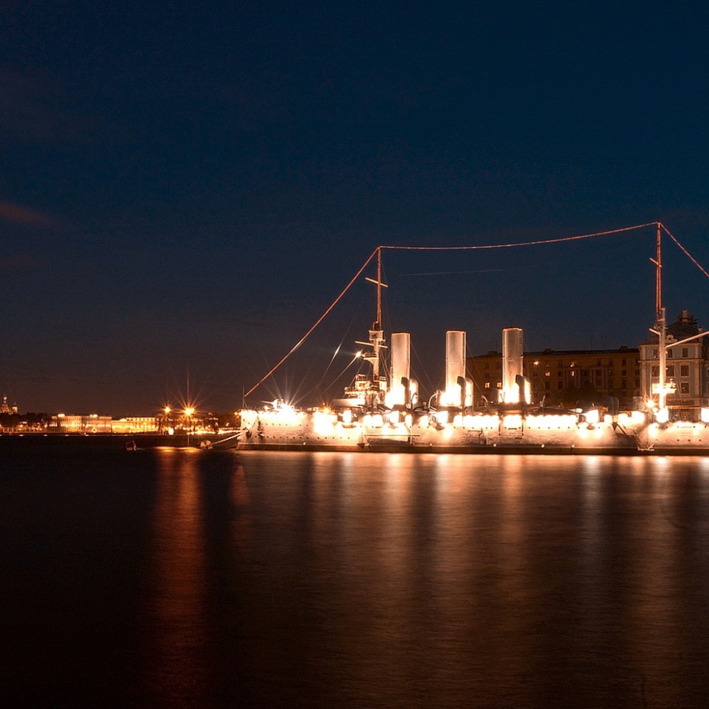 Аврора в Петербурге