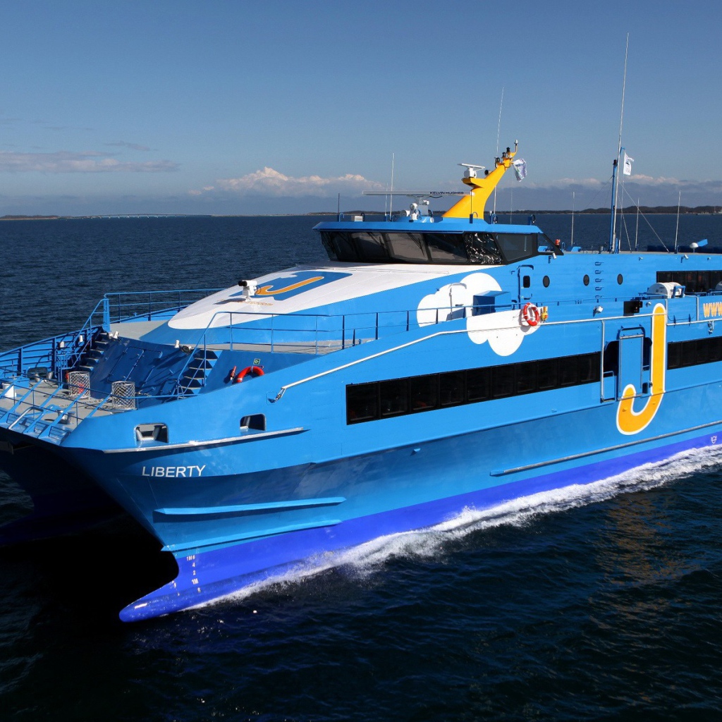Голубая яхта Либерти
