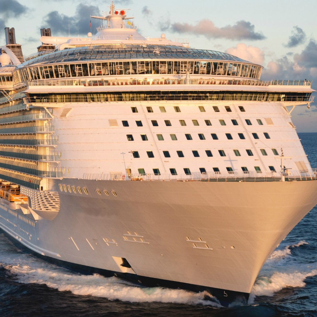 Круизный лайнер Allure of the Seas