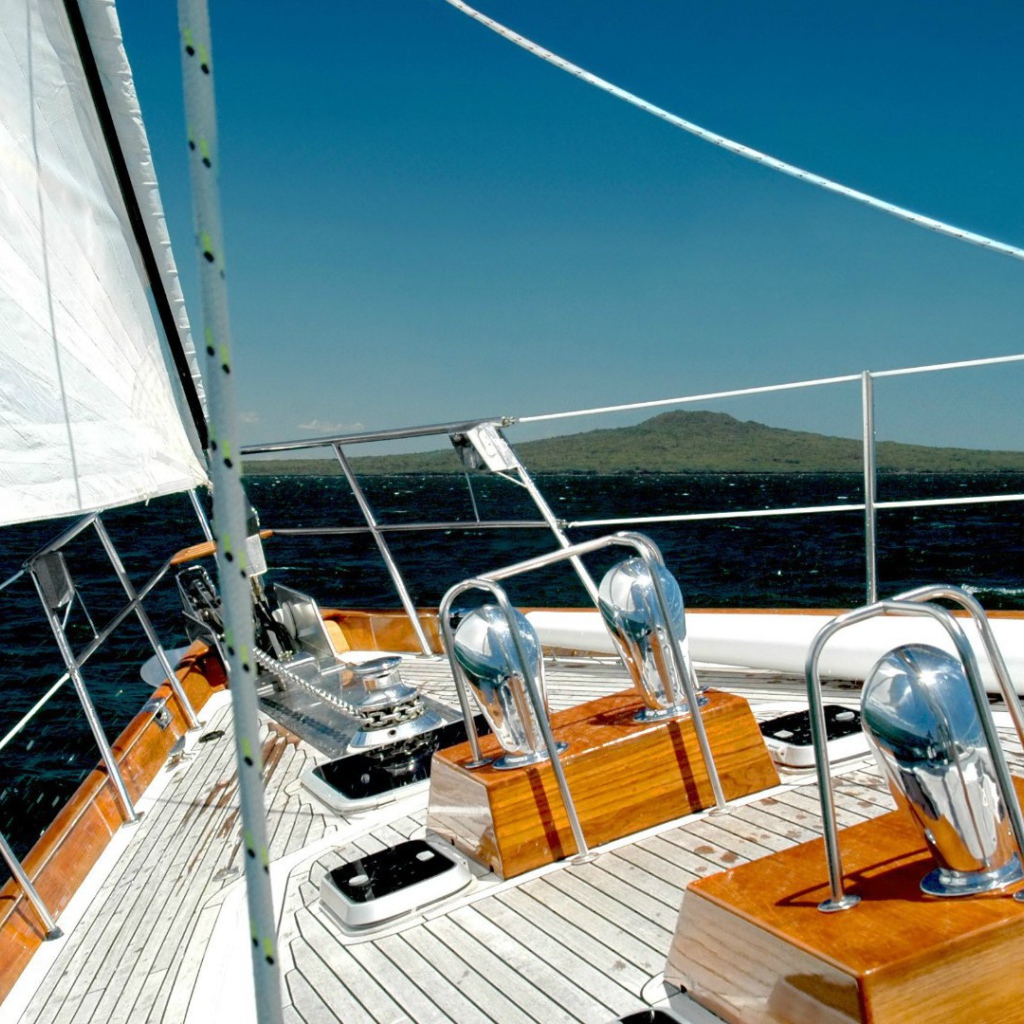 Палуба парусной яхты