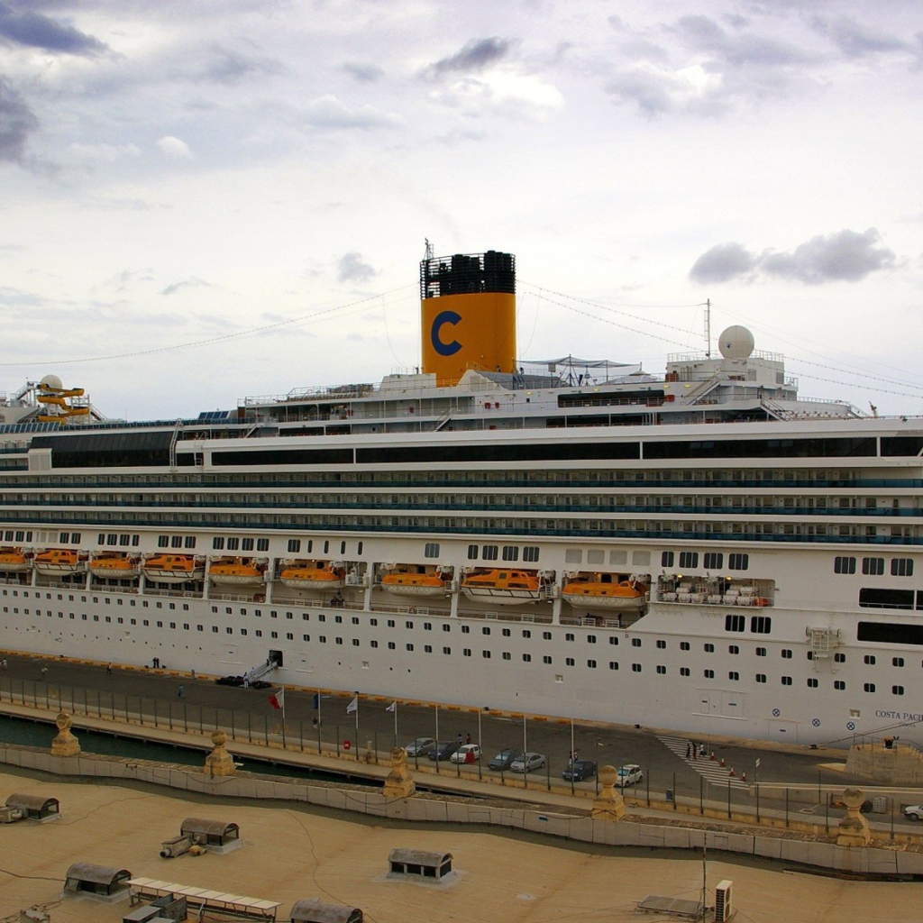 Итальянский корабль Коста Пасифика