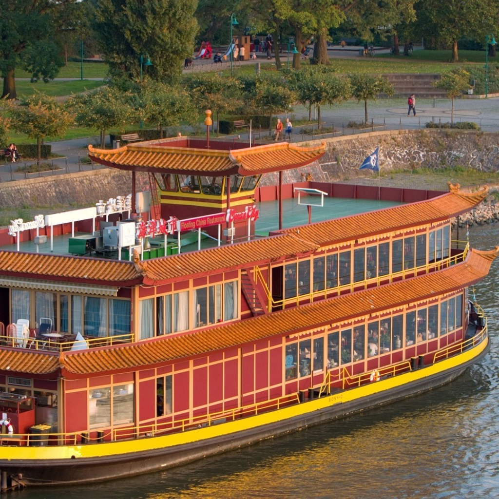 Прогулочный корабль в Китае
