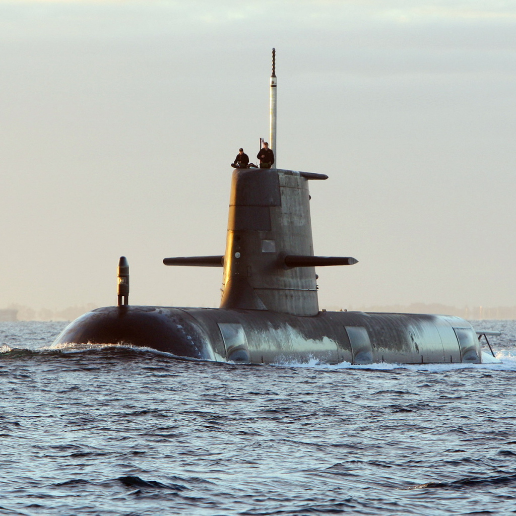 Подводная лодка всплыла из глубины