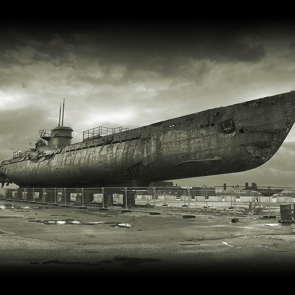 The submarine in dry dock, the U-series
