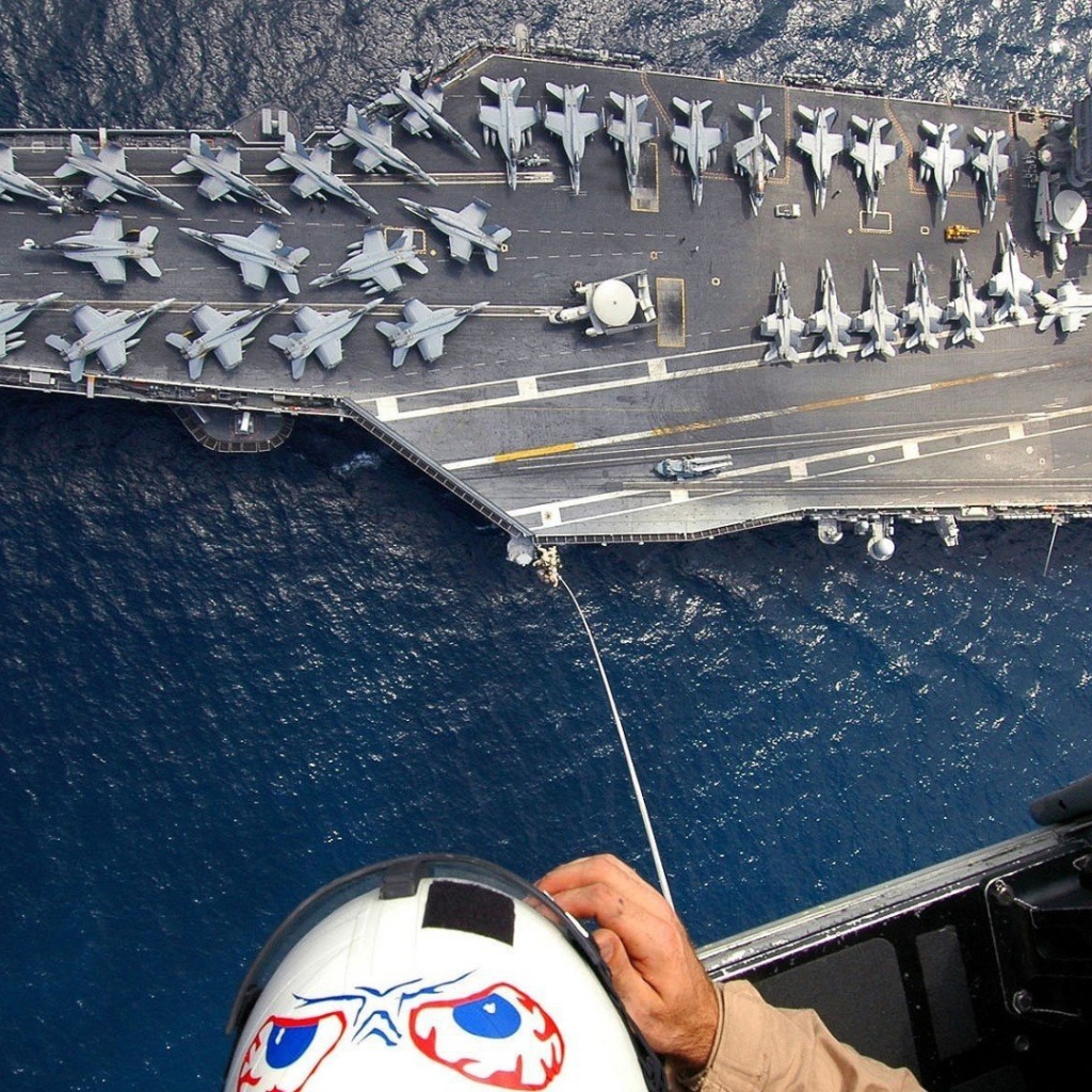 Американский авианосец Дуайт Эйзенхауэр