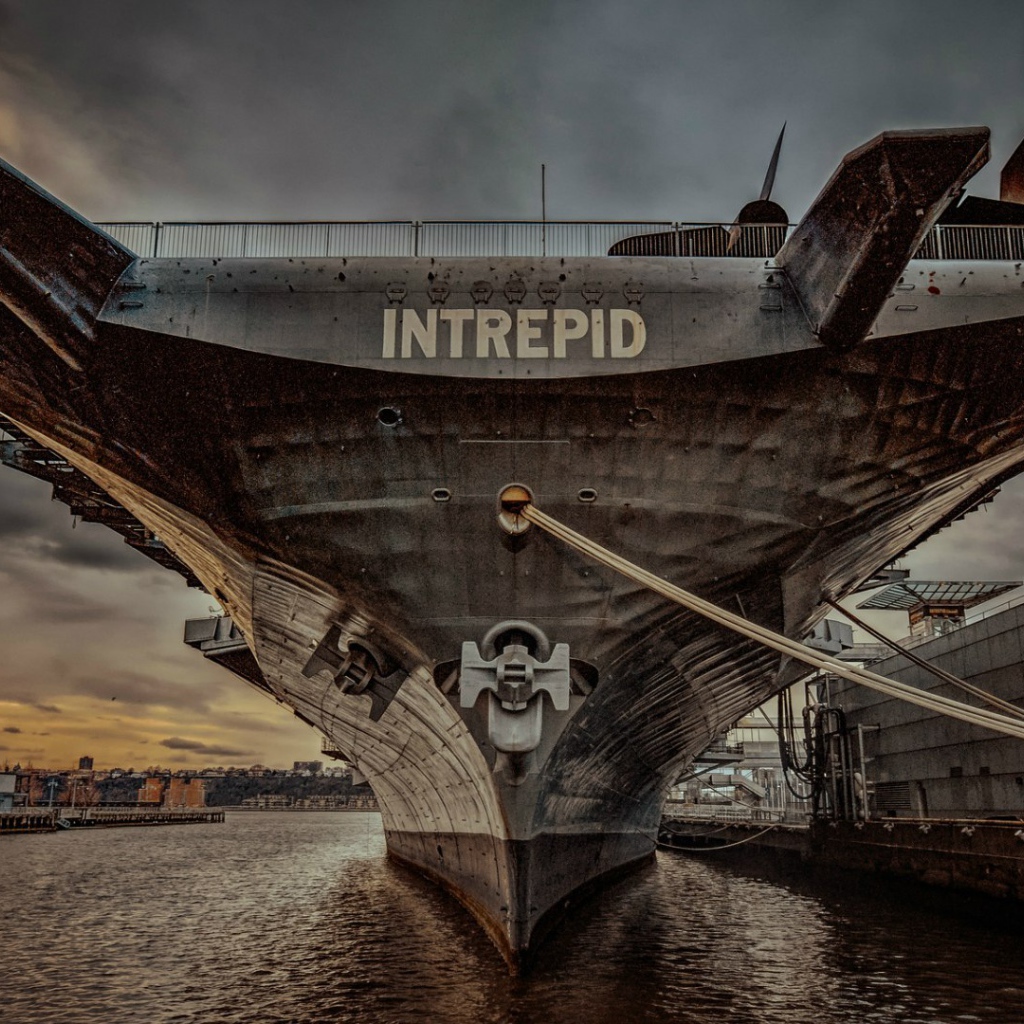 Американский авианосец Intrepid