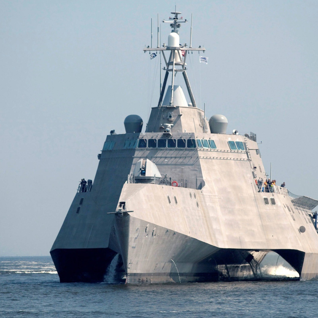 Военный корабль необычной конструкции