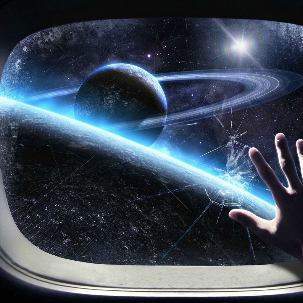 Разбитое стекло в окне космолета