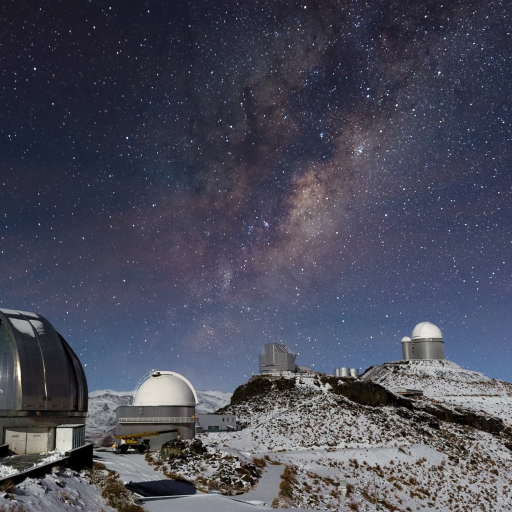 Обсерватория в горах для изучения звезд