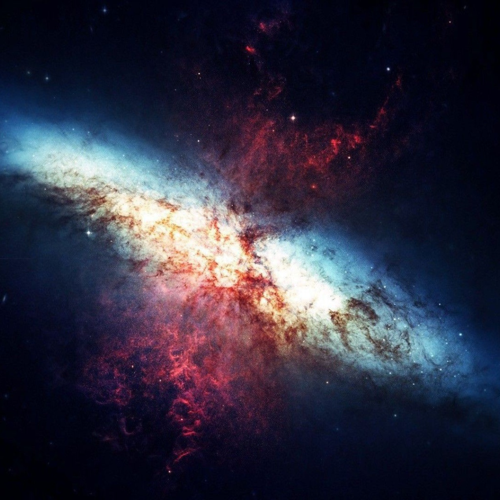 Красные крылья у галактики