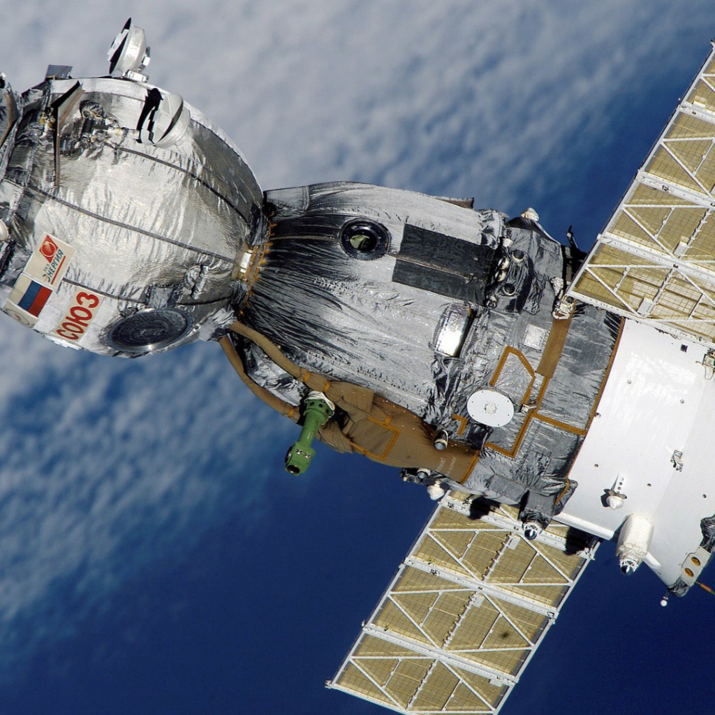 Союз ТМА-7 над Землей