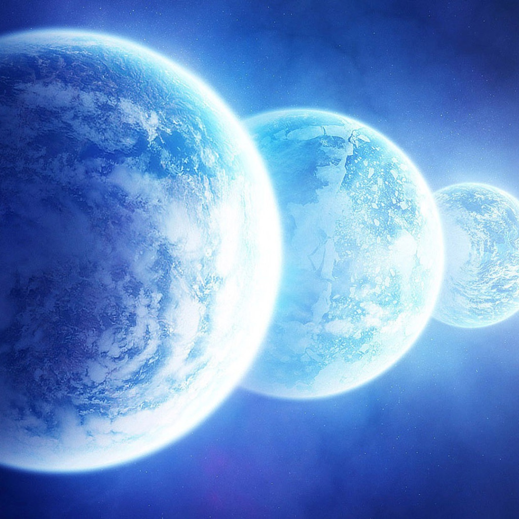 Три одинаковых голубых планеты