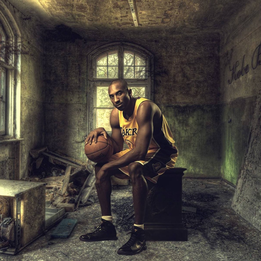 Баскетболист в заброшенном доме