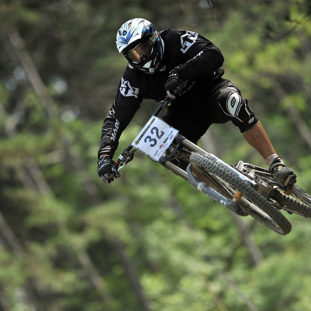 Экстрим прыжок на велосипеде