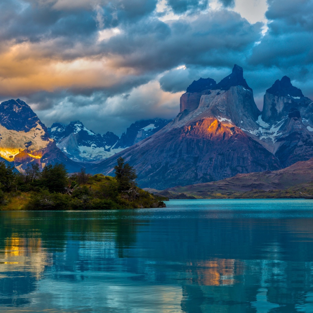 Красивое озеро в горах Чили, Торрес-дель-Пайне