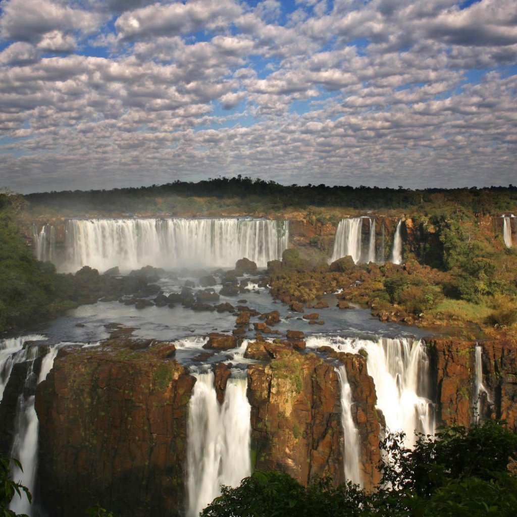 Водопады Игуасу на границе Бразилии и Аргентины
