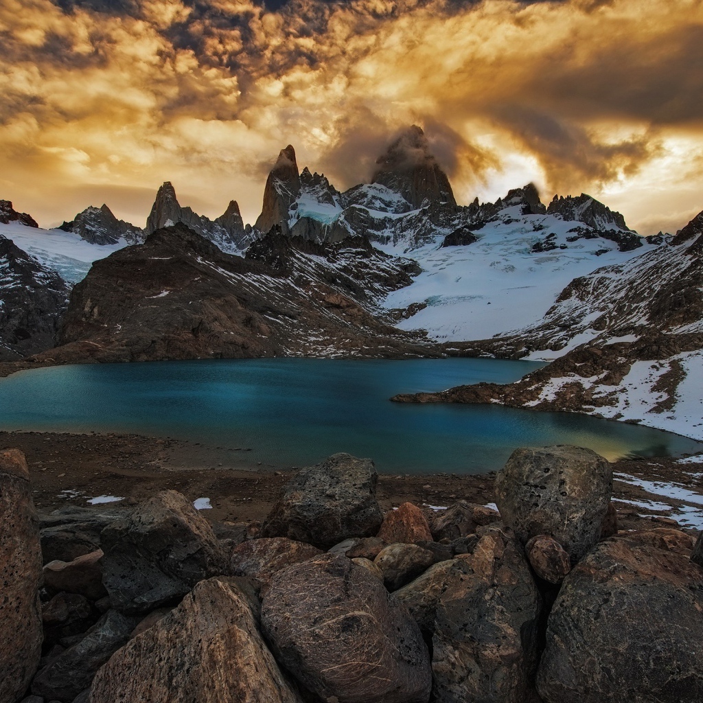 Оранжевые облака в горах Аргентины