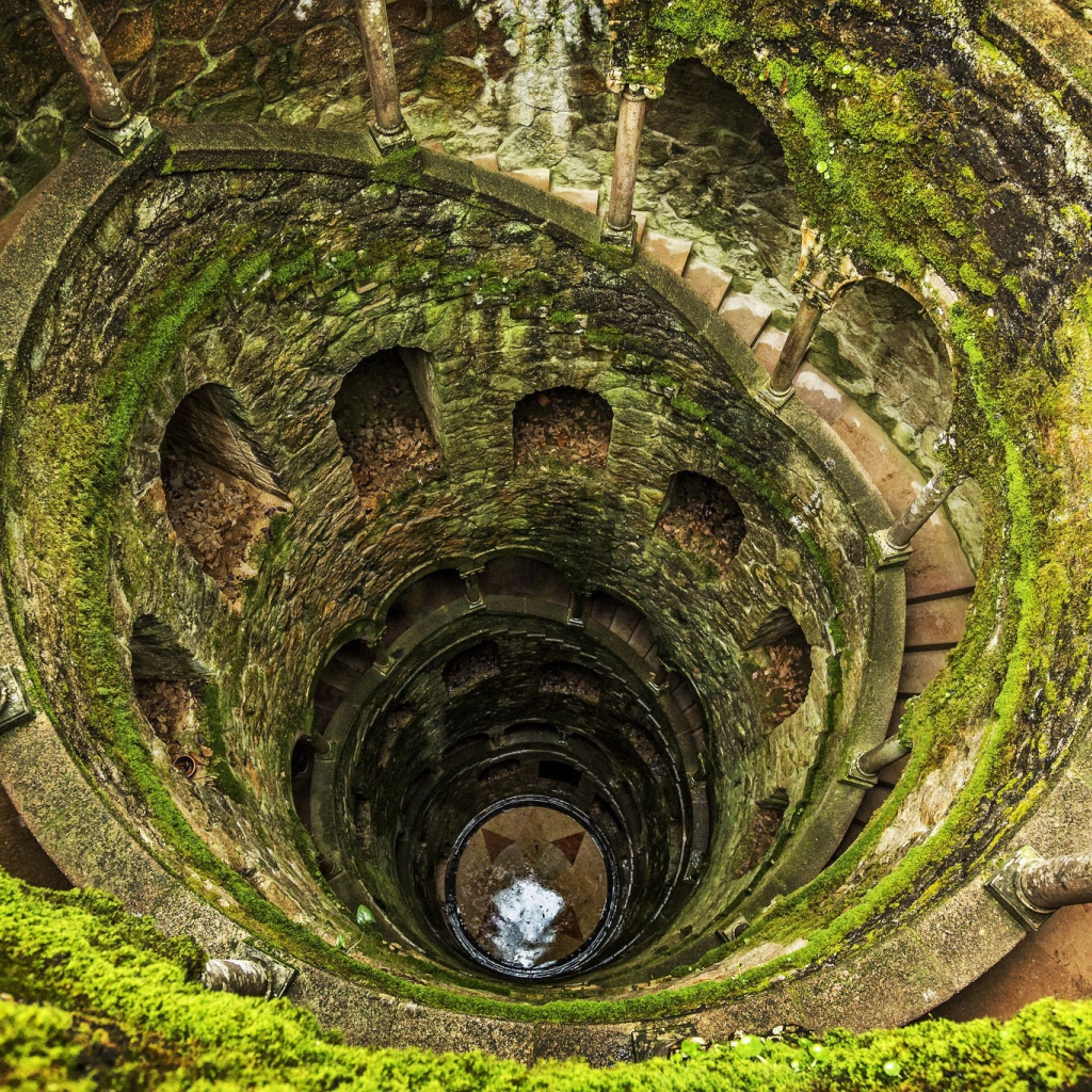 Башня выдолбленная в скале