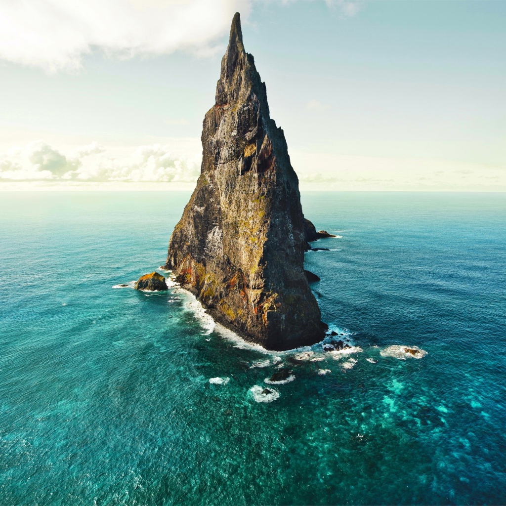 Острая скала у берегов Австралии