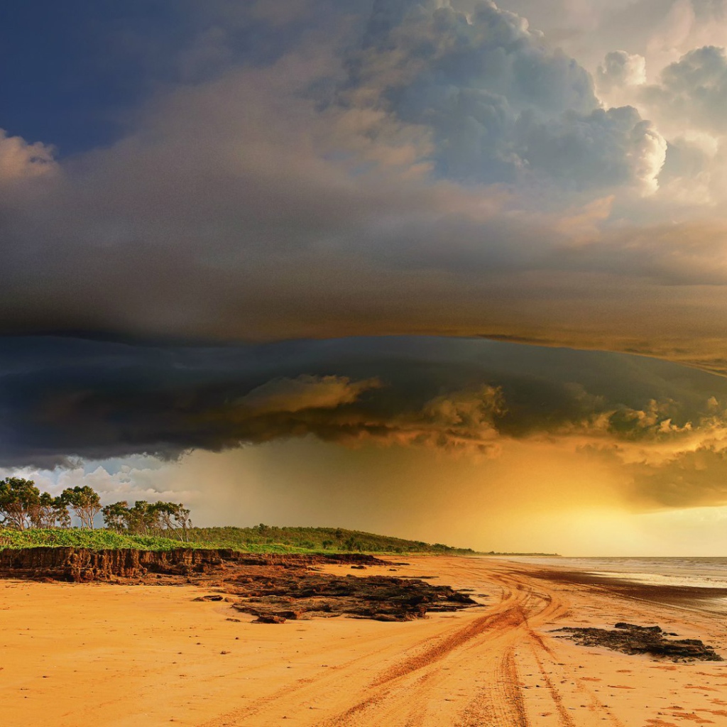 Тропический шторм в Австралии