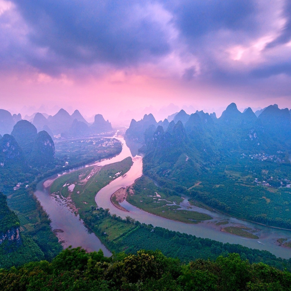 Изгибы реки в горах Китая