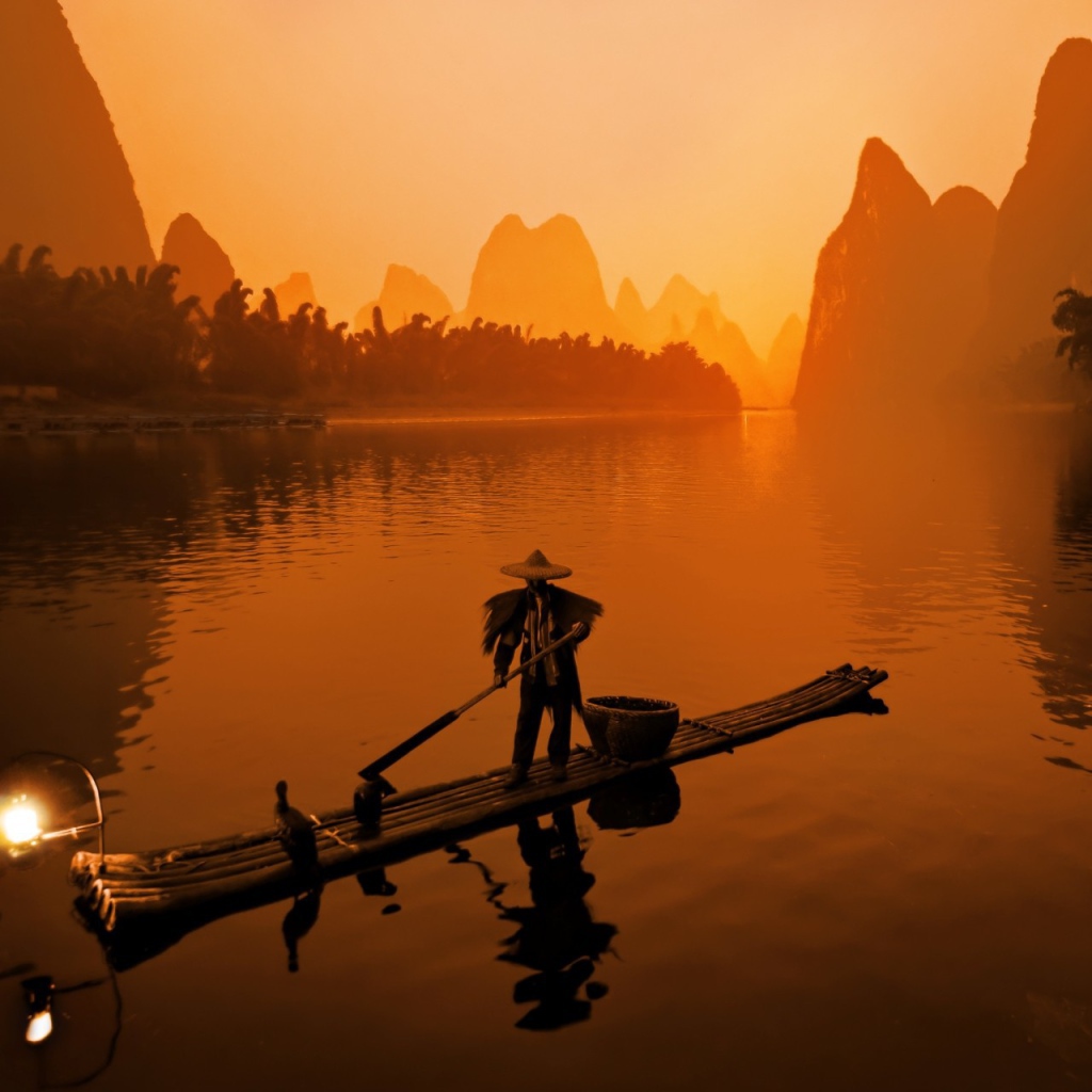 Китайский рыбак на восходе солнца