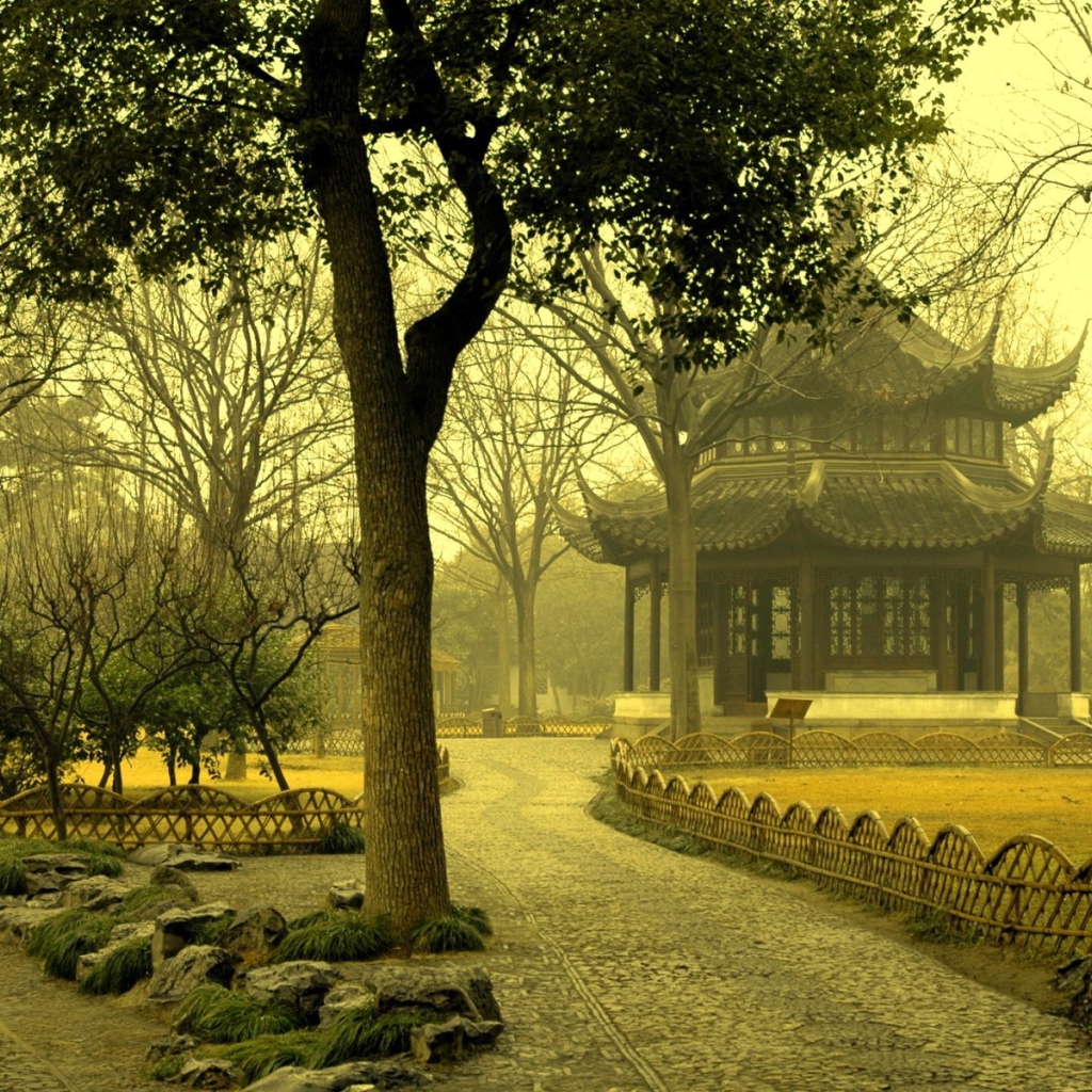 Китайская беседка в парке