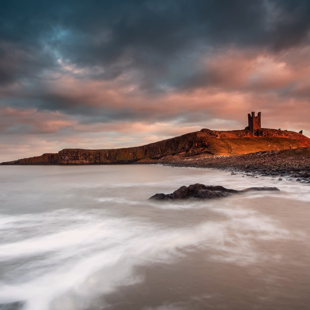 Молочная морская вода у берега, Англия