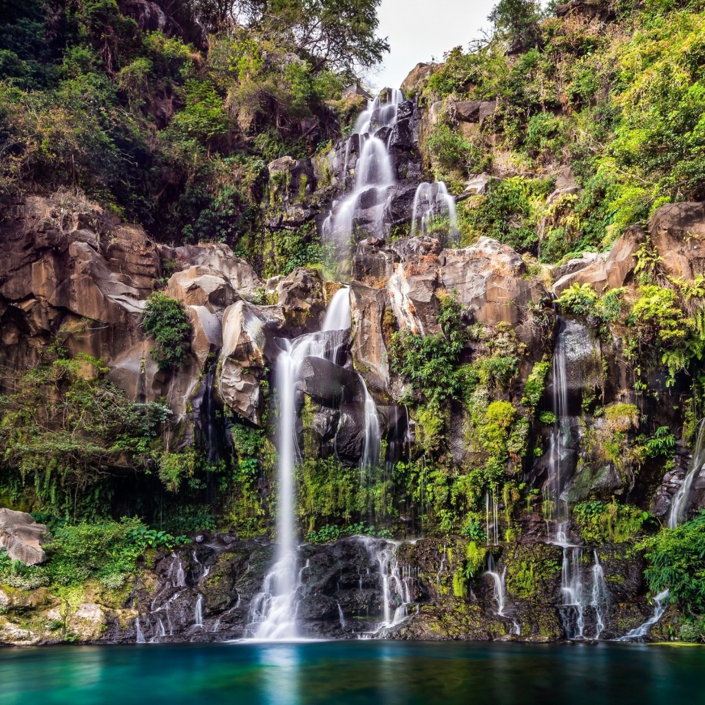 Водопад на скале, Франция