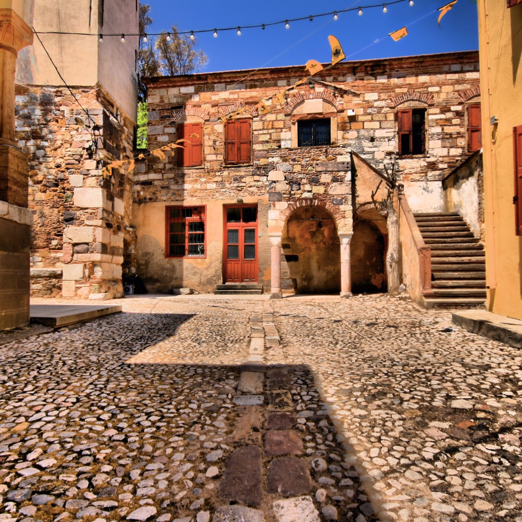 Старинный дворик на Хиосе, Греция