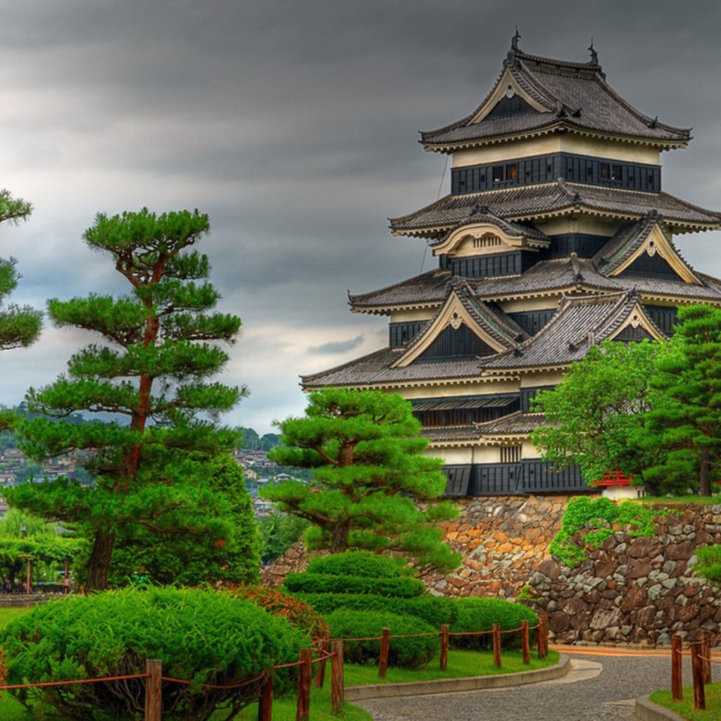 Башня в саду, Япония