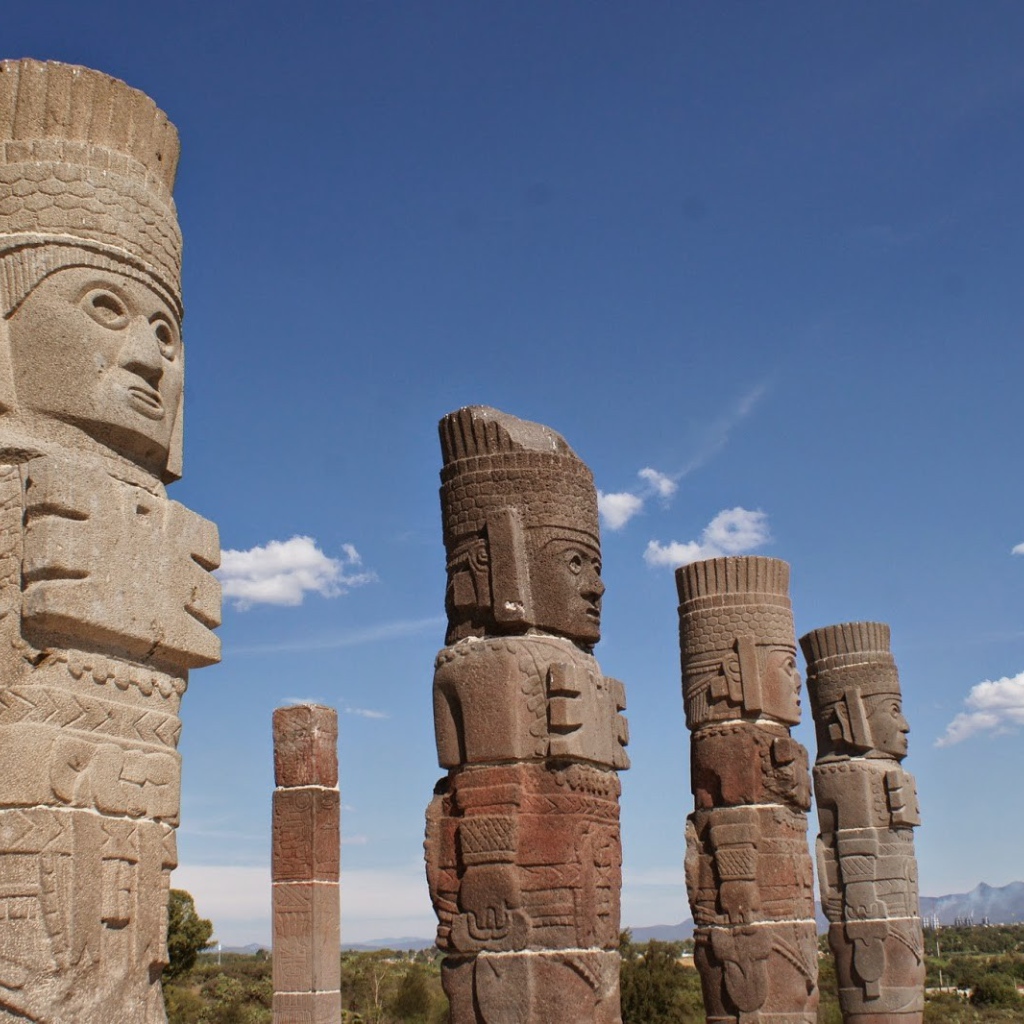 Индейские статуи в Мексике