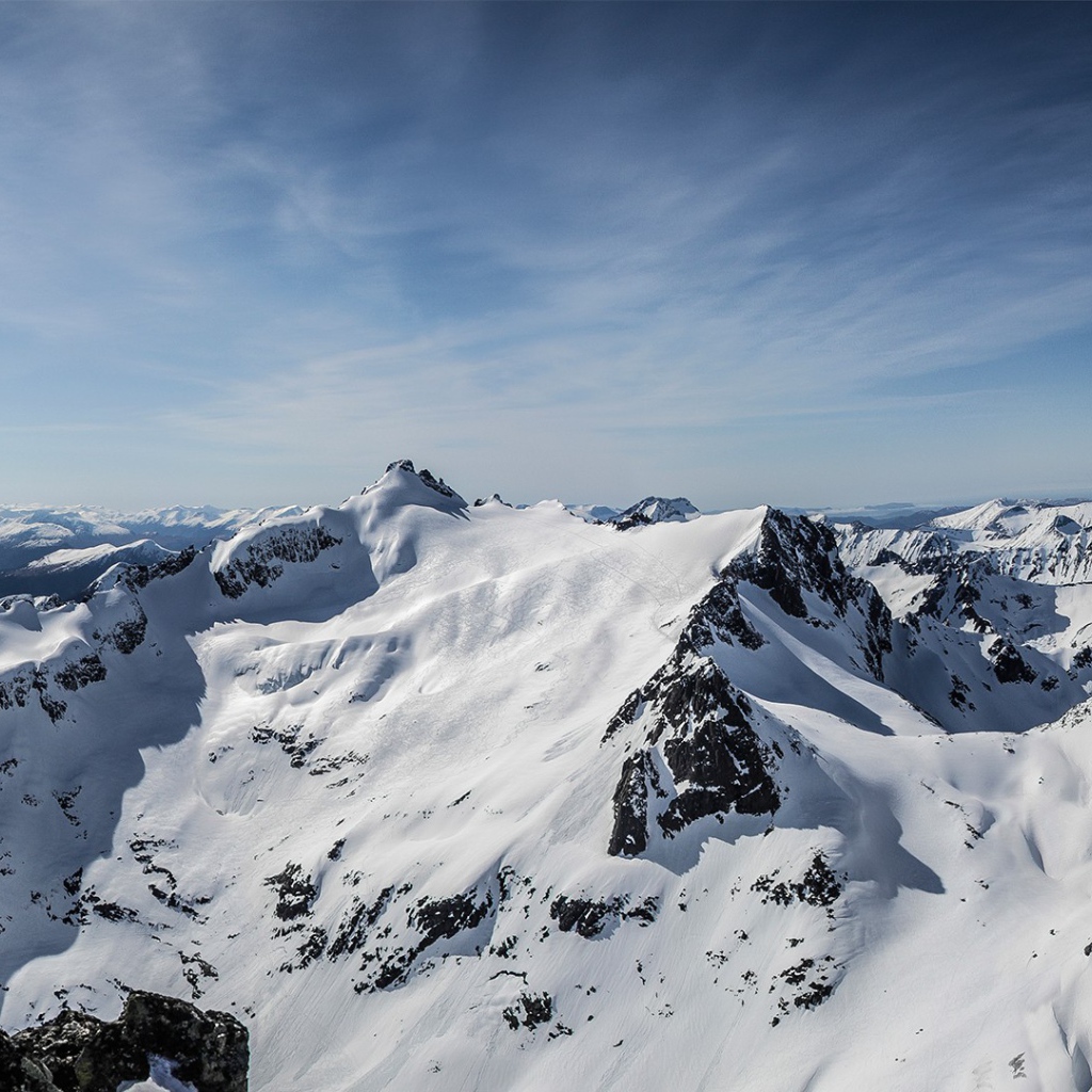 Заснеженные вершины гор в Норвегии