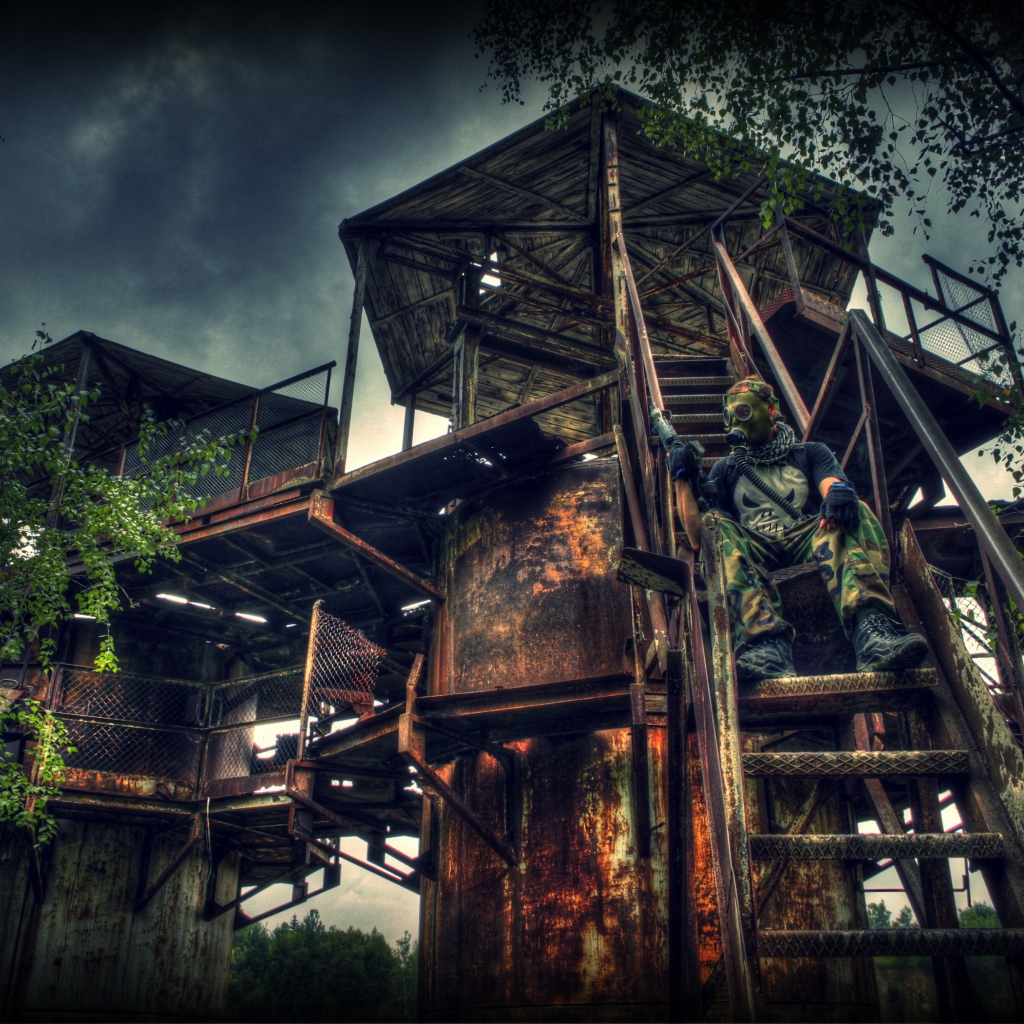 Сталкер на руинах в Польше