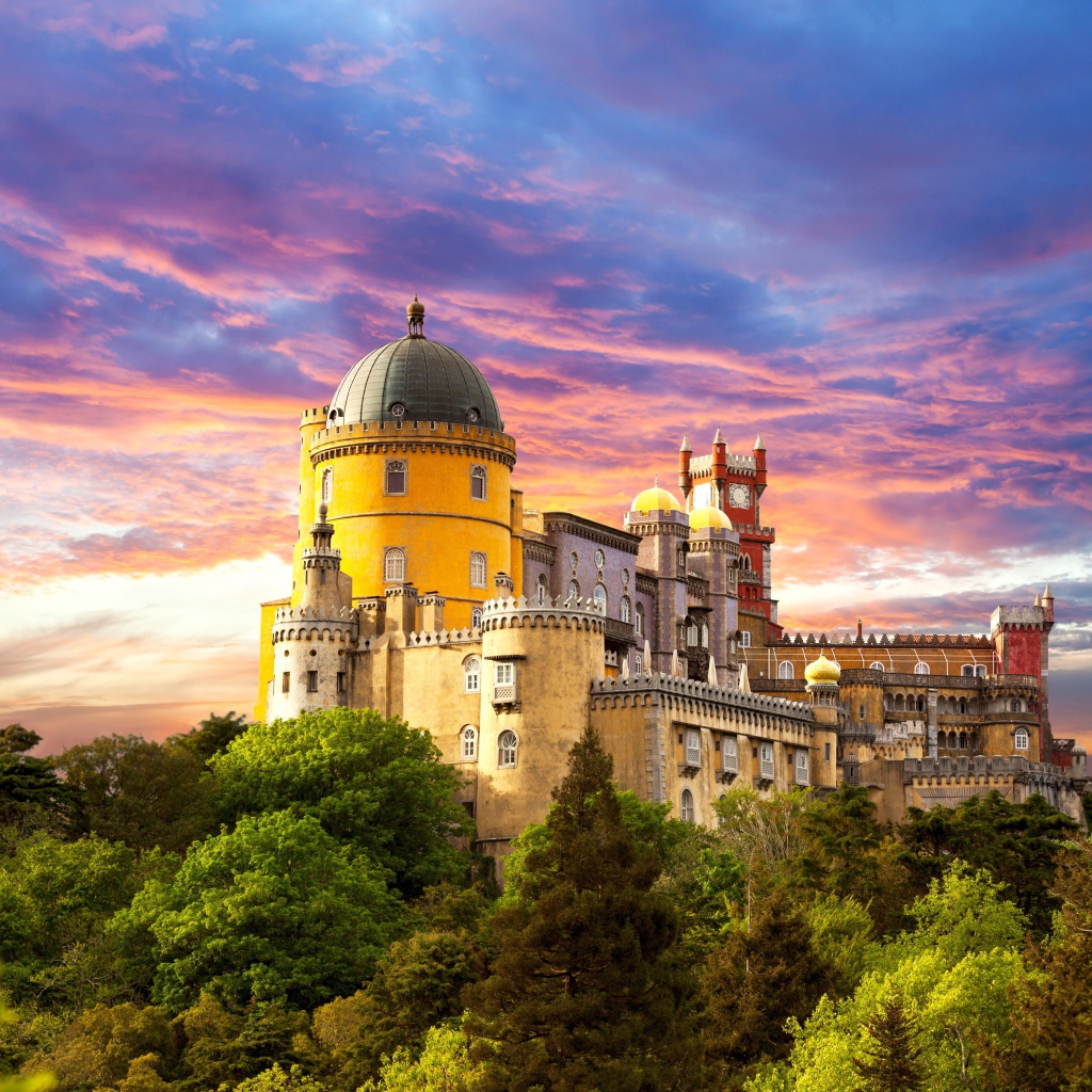 Прекрасный замок на холме, Португалия