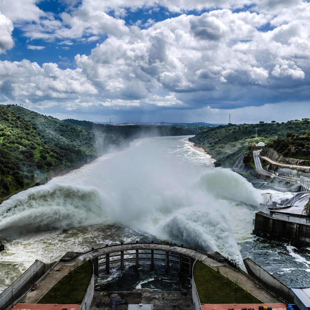 Электростанция на реке в Португалии