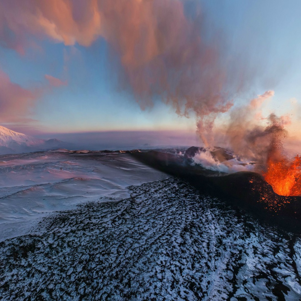 Вулкан Плоский Толбачик на Камчатке