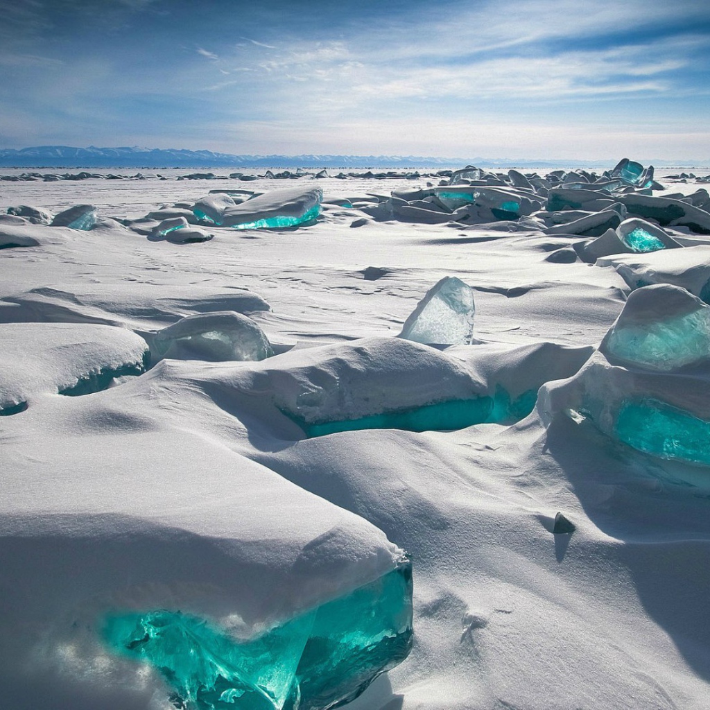 Лед на зимнем Байкале