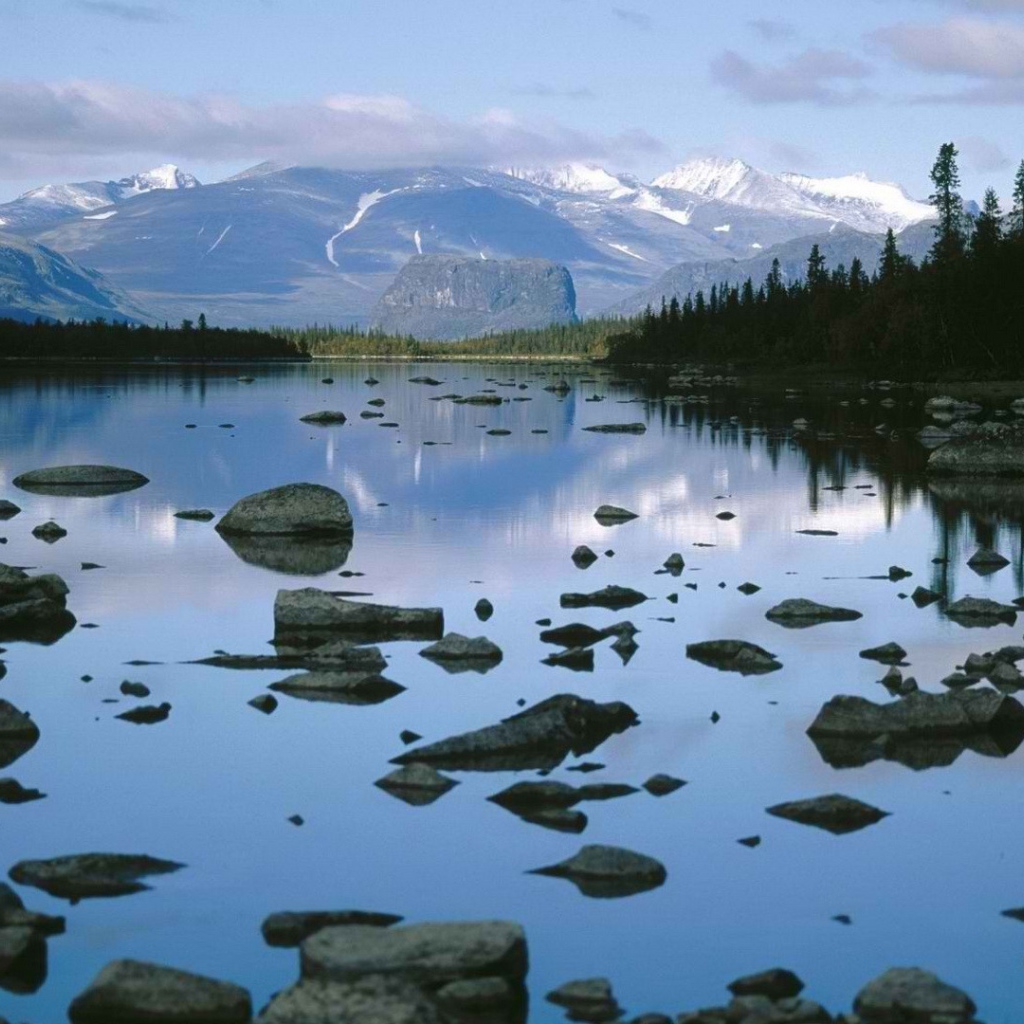 Камни на озере, Швеция