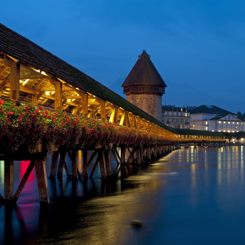 Пешеходный мост в цветах, Швейцария