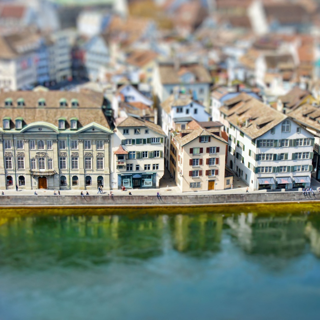 Набережная в городе в Швейцарии