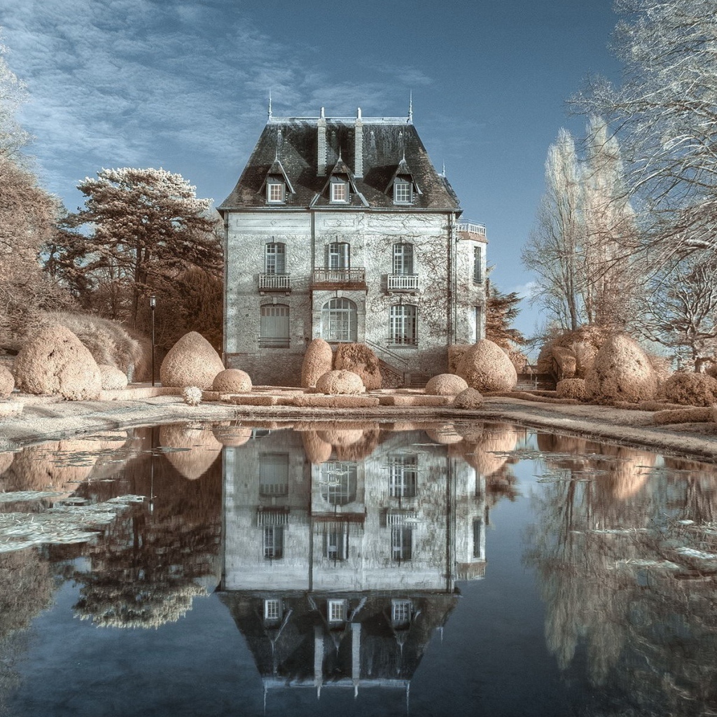 Сказочный замок зимой